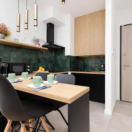 Starowiejska With Balcony Next To Arena Stadium By Renters Apartamento