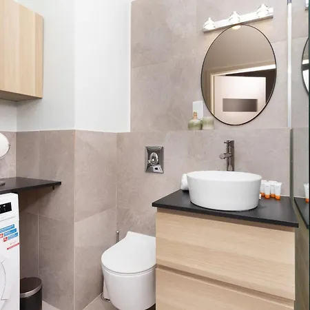 Starowiejska With Balcony Next To Arena Stadium By Renters Apartamento *