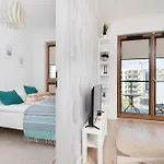 Starowiejska With Balcony Next To Arena Stadium By Renters Apartamento